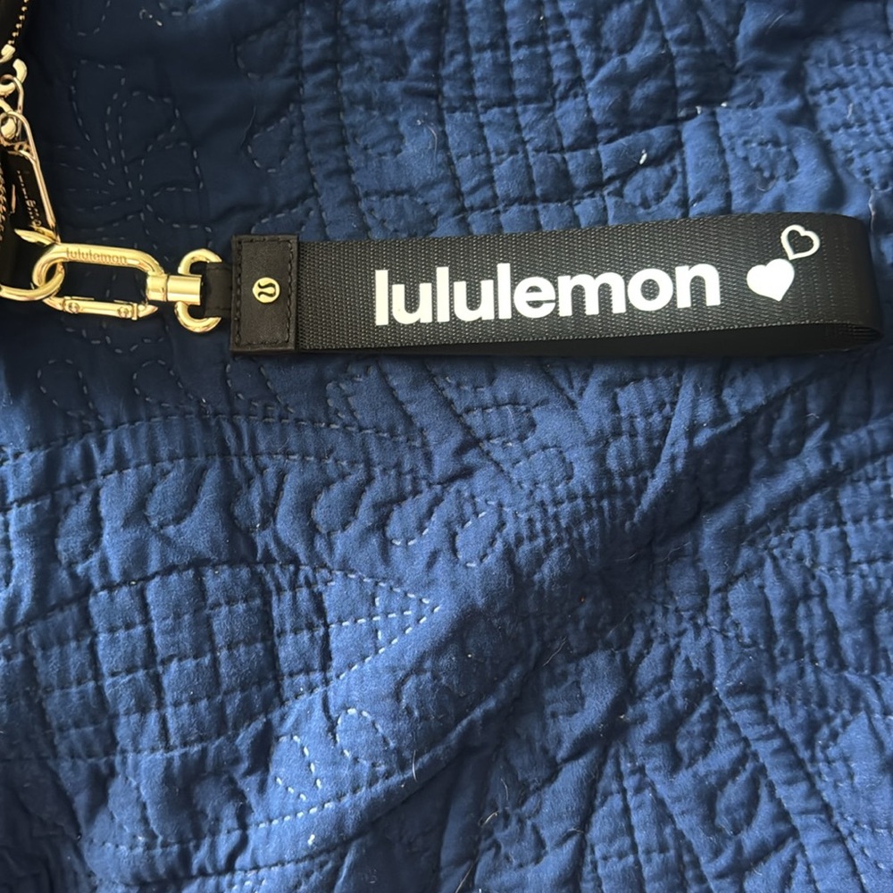 Lululemon Heart Wristlet - Picture 4 of 7
